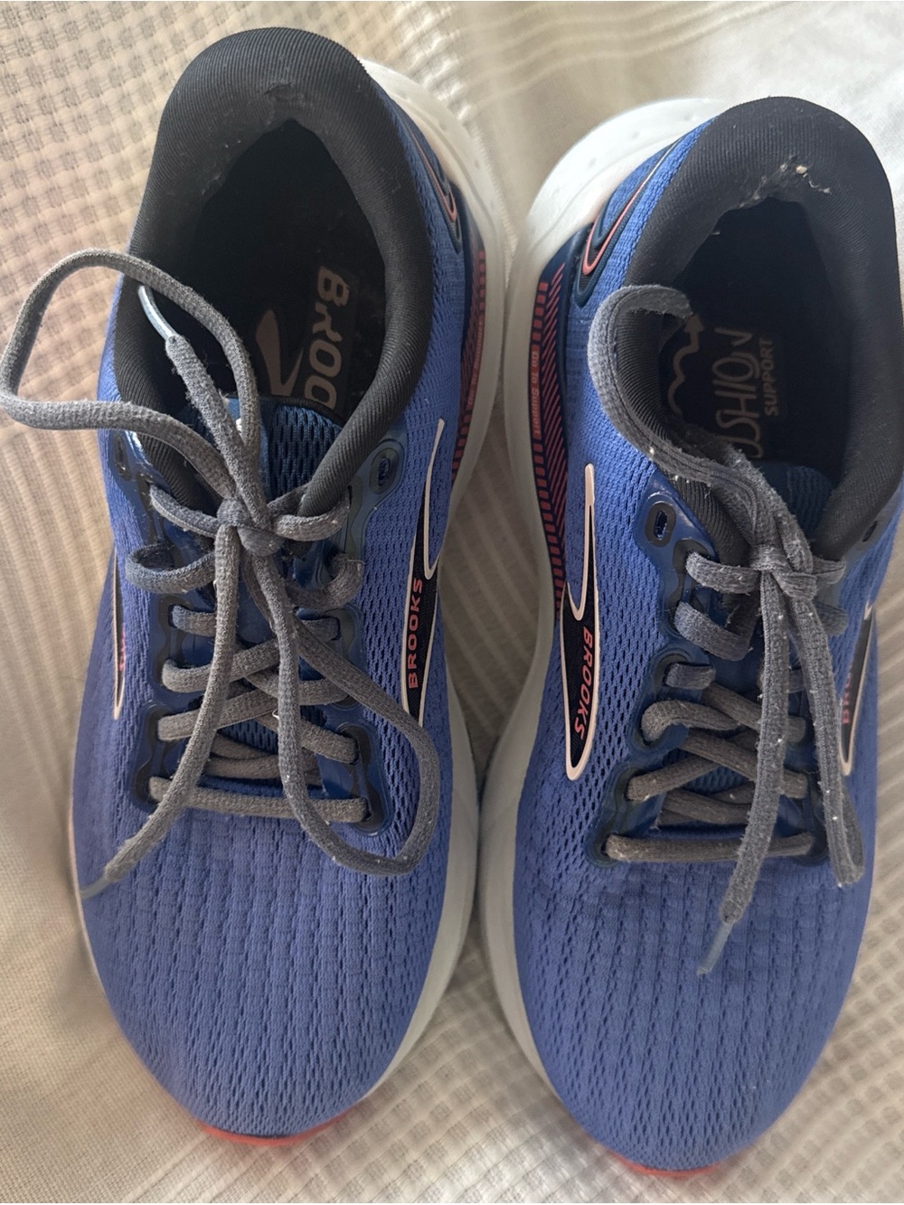 Brooks Ghost Running Shoes in Blue size 7